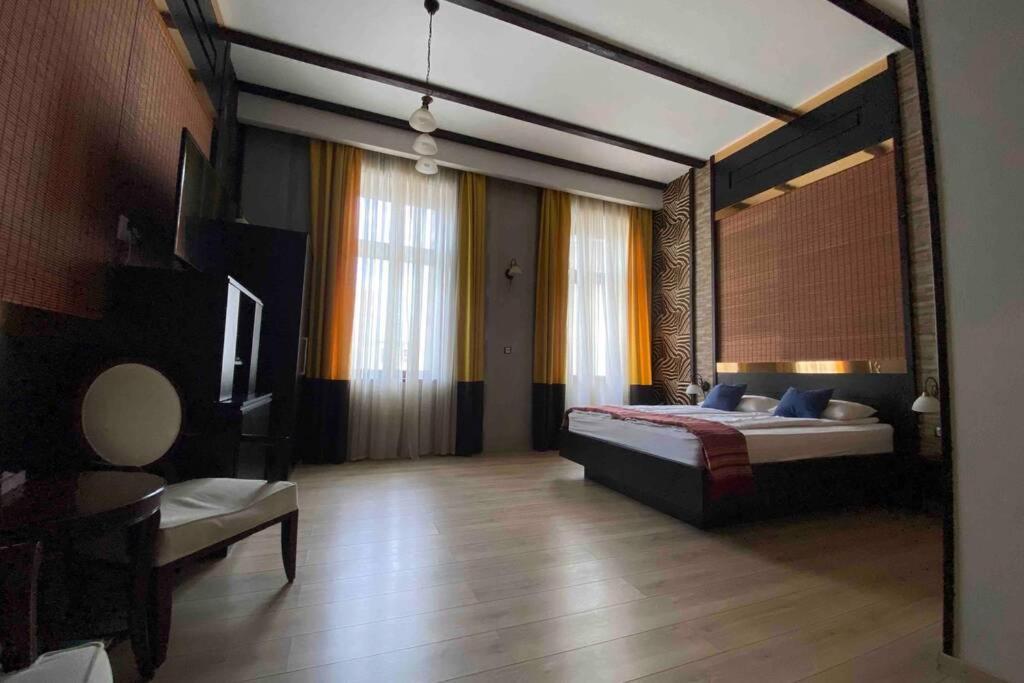 Safari Royal Apartment Oradea Luaran gambar